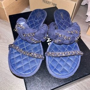 Woman’s Navy blue Chanel chained slides ! Size 41 ! Good condition !